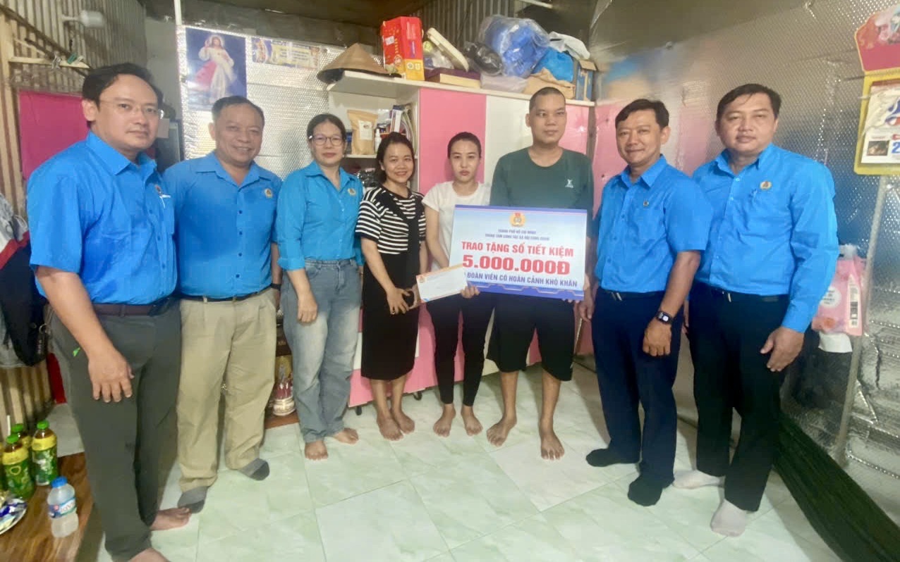 Nữ công nhân ấm lòng khi nhận được sự quan tâm của tổ chức Công đoàn
