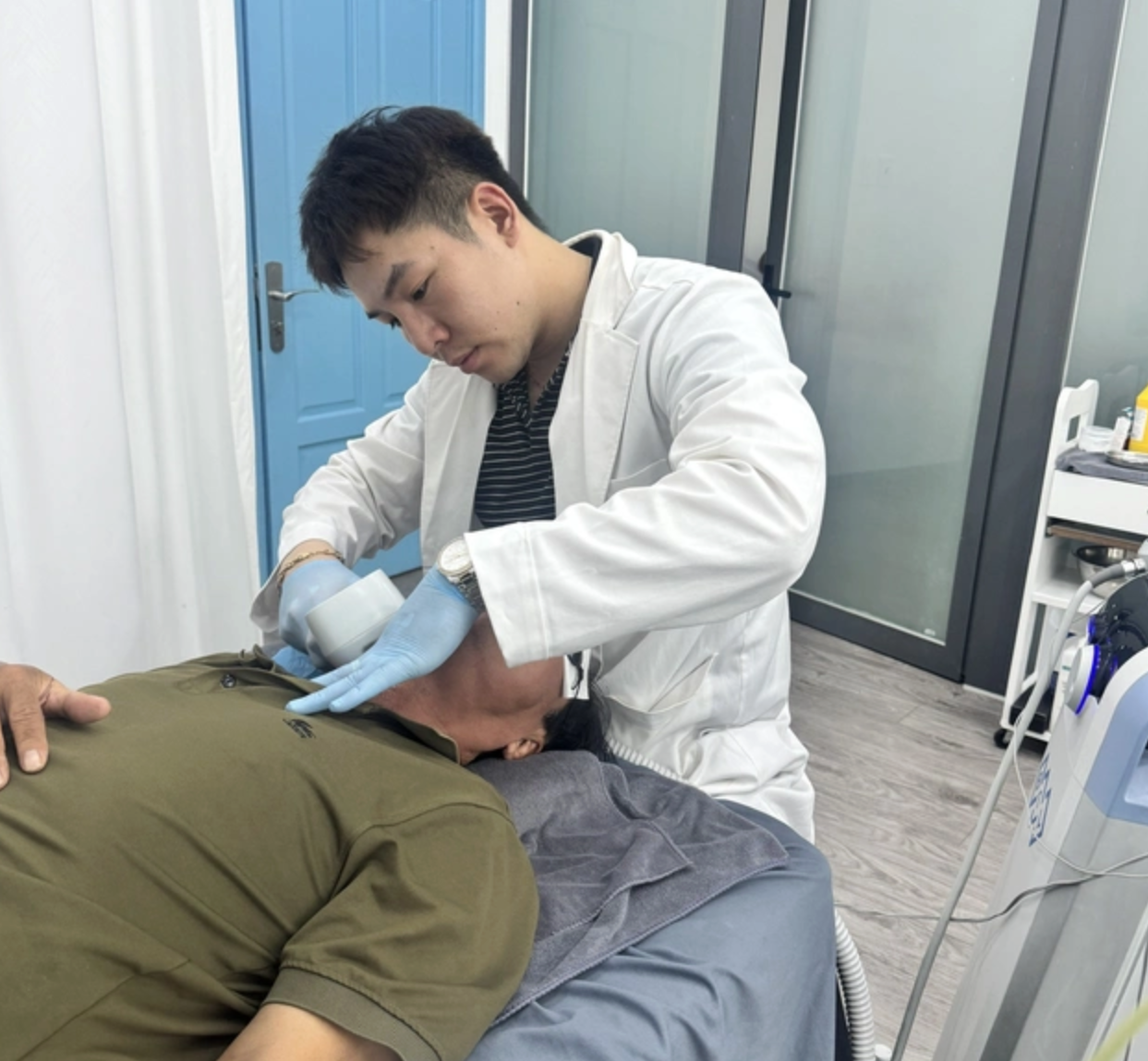 Điểm danh các thẩm mỹ viện từng bị Công an TP HCM "gõ cửa" - Ảnh 2.