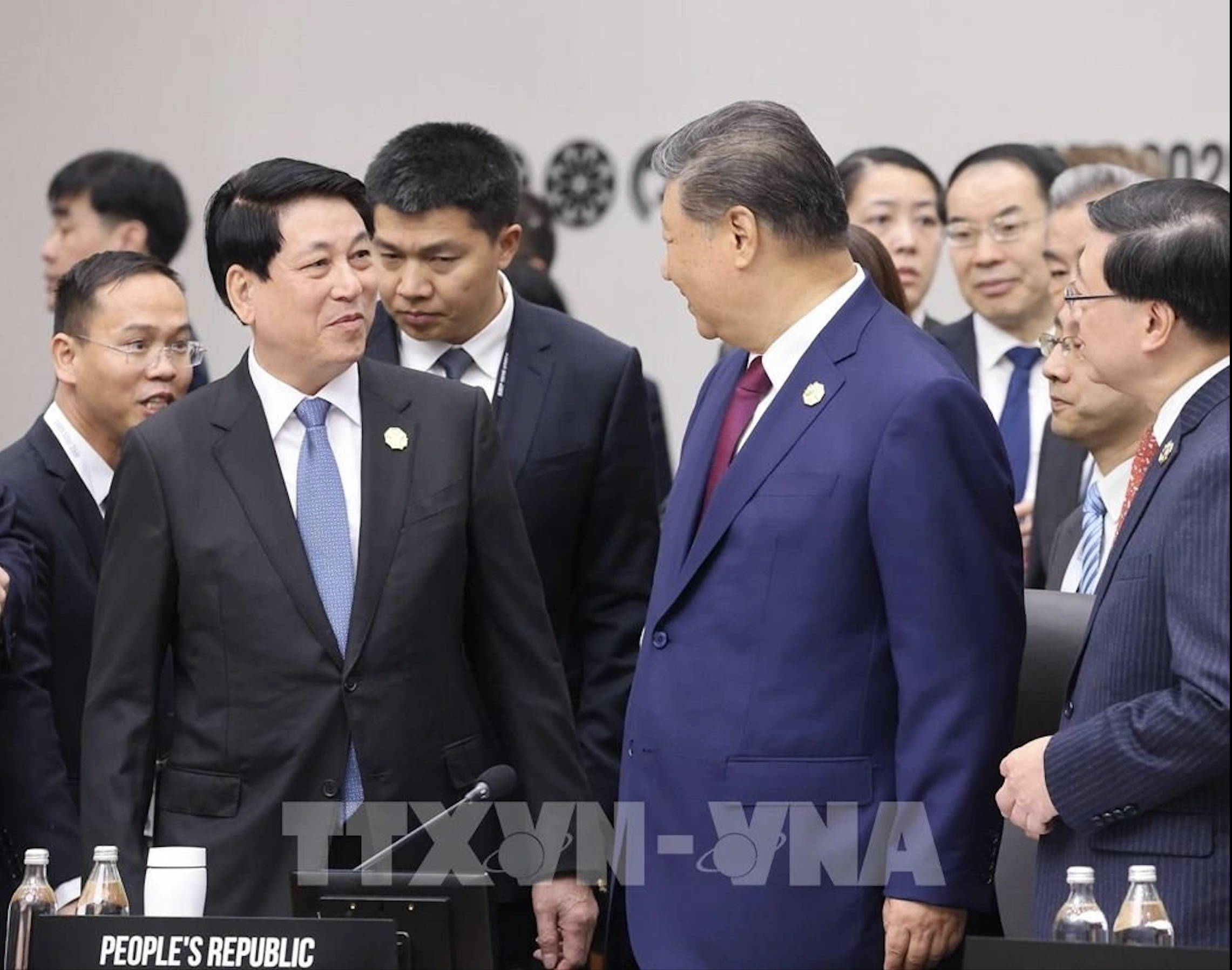 Chủ tịch nước Lương Cường gặp Tổng Bí thư, Chủ tịch Trung Quốc Tập Cận Bình - Ảnh 1.