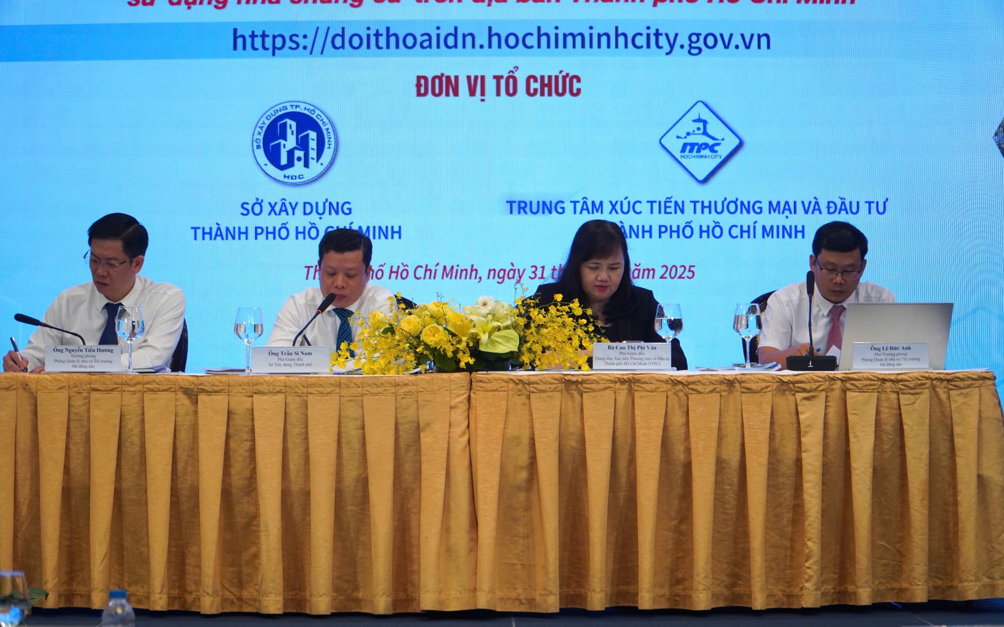 Hàng loạt chung cư vướng tranh chấp, cư dân phản ánh mua nhà tiền tỉ mà "như ở bến xe"