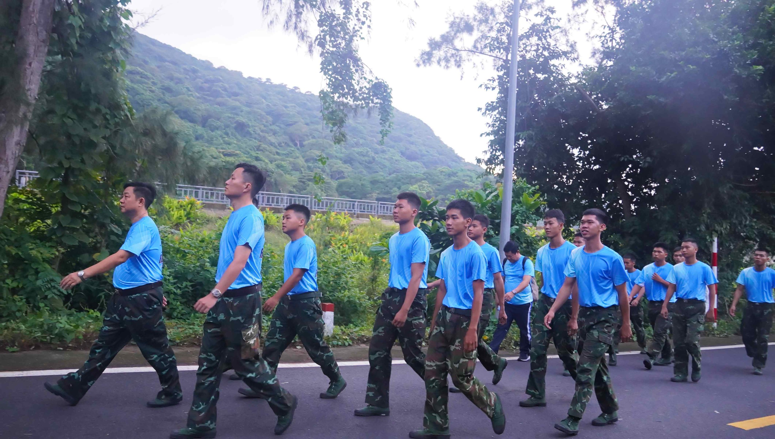 Đi bộ đồng h&agrave;nh v&igrave; "C&ocirc;n Đảo xanh" - Ảnh 7.
