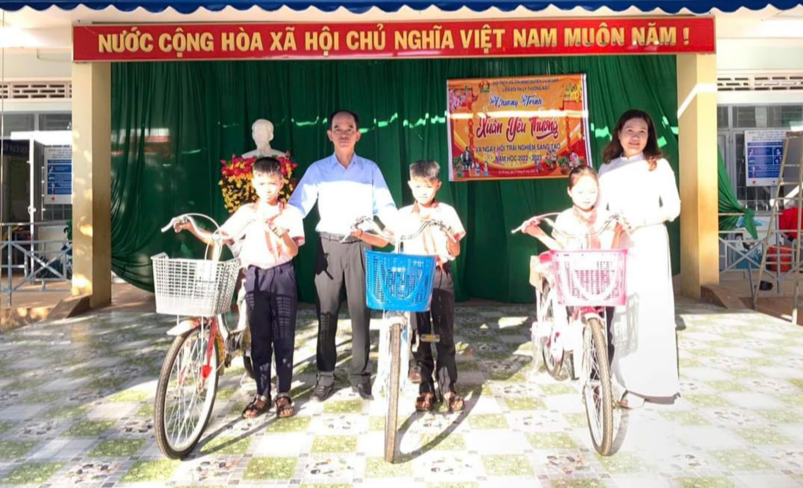NGƯỜI THẦY K&Iacute;NH Y&Ecirc;U: Thầy Trọng Anh - ngọn đ&egrave;n s&aacute;ng của ng&agrave;nh gi&aacute;o dục - Ảnh 1.