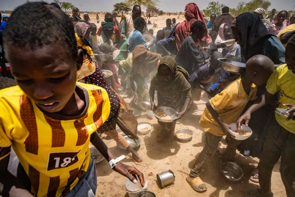 Phẫn nộ thảm s&aacute;t kinh ho&agrave;ng tại Sudan - Ảnh 1.