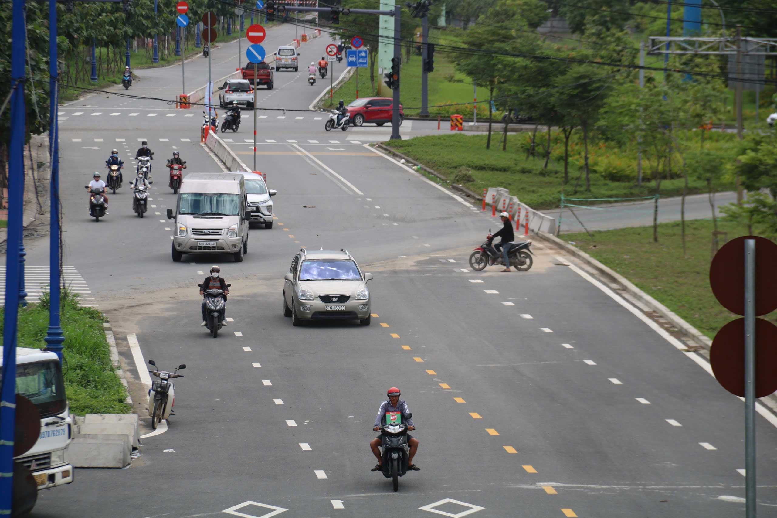 V&igrave; sao đường song h&agrave;nh V&otilde; Nguy&ecirc;n Gi&aacute;p chờ hai năm mới th&ocirc;ng xe? - Ảnh 4.