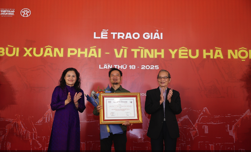 Nhạc sĩ Trần Tiến nhận Giải thưởng Bùi Xuân Phái Vì tình yêu Hà Nội - Ảnh 3.