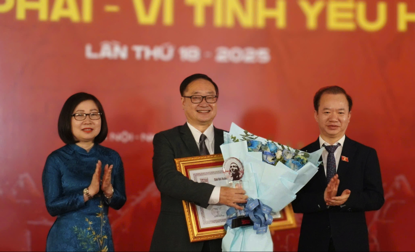 Nhạc sĩ Trần Tiến nhận Giải thưởng Bùi Xuân Phái Vì tình yêu Hà Nội - Ảnh 5.