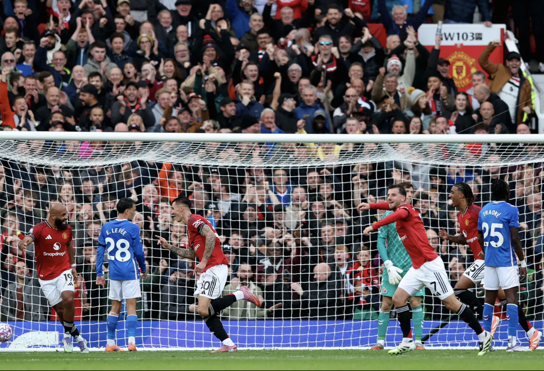 Mason Mount và Benjamin Sesko tỏa sáng, Man United thắng giải tỏa trước Sunderland - Ảnh 3.