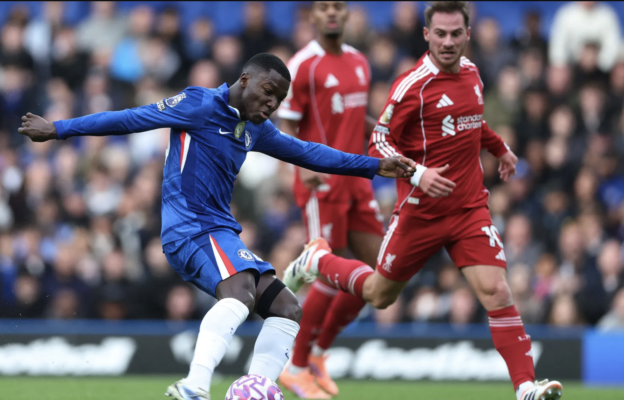 Thua bẽ b&agrave;ng tại Stamford Bridge, Liverpool mất ng&ocirc;i đầu bảng Ngoại hạng - Ảnh 1.
