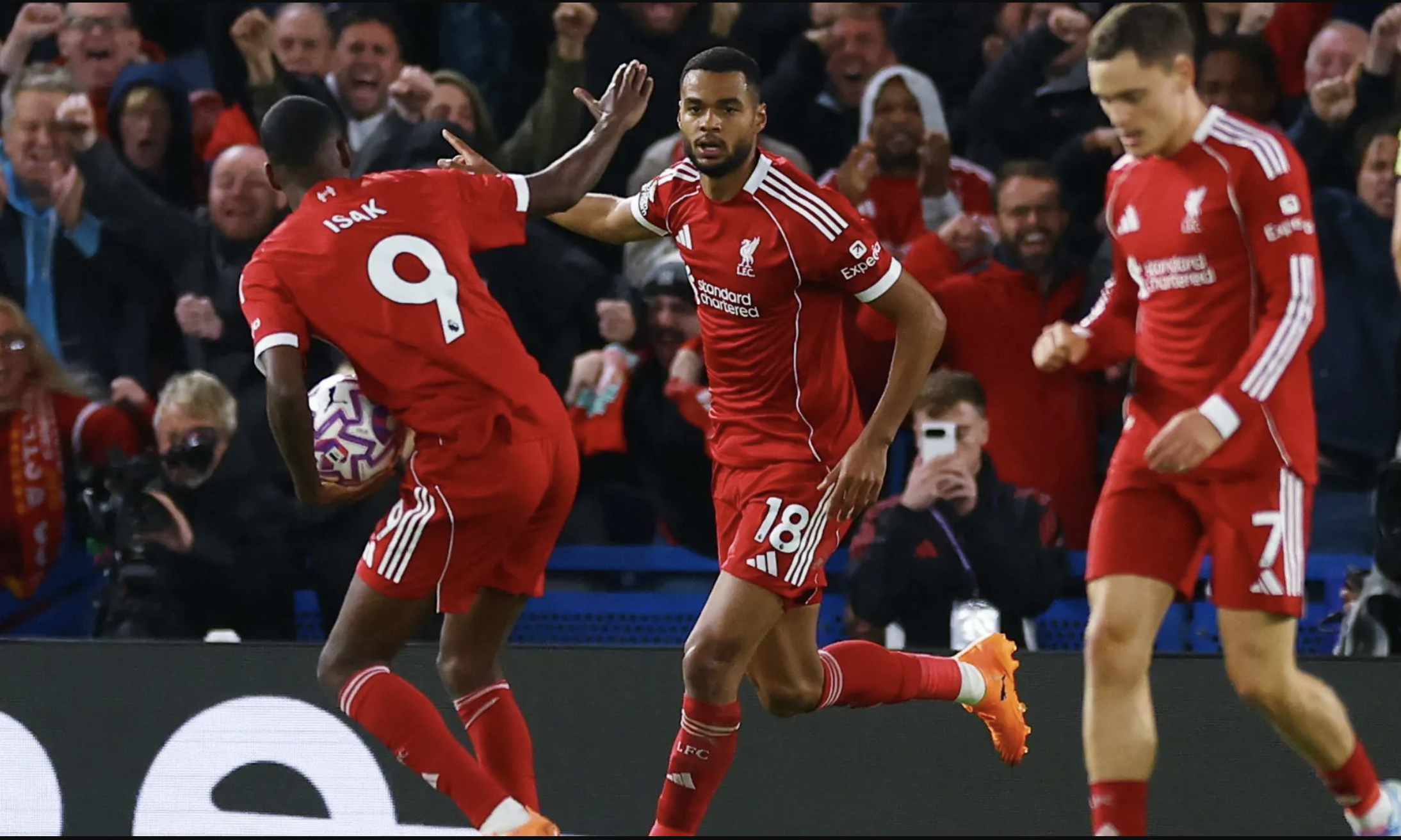 Thua bẽ b&agrave;ng tại Stamford Bridge, Liverpool mất ng&ocirc;i đầu bảng Ngoại hạng - Ảnh 4.