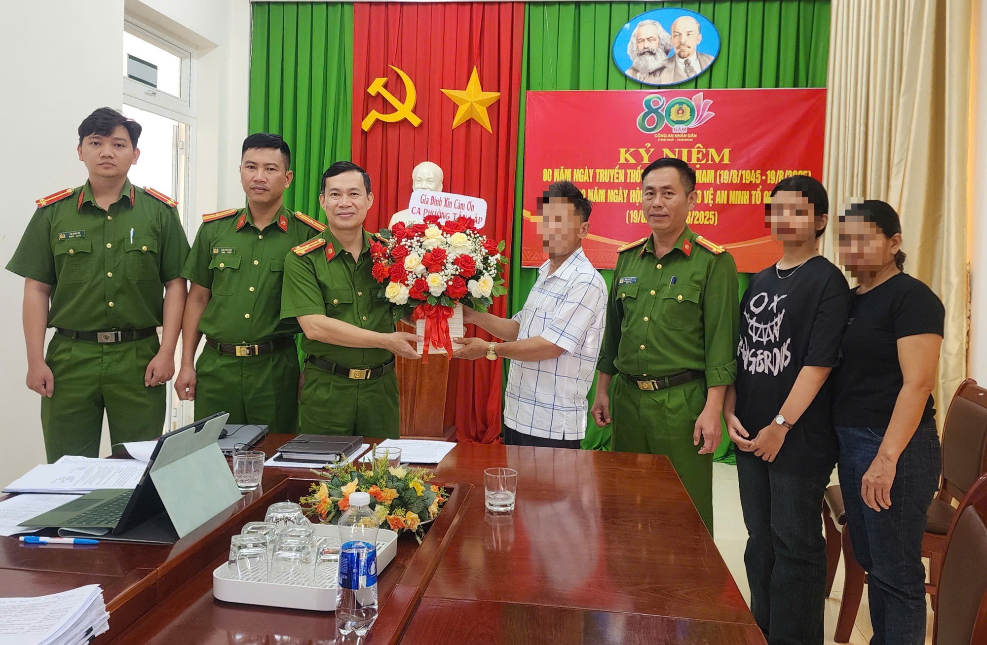 Cuộc đấu tranh t&acirc;m tr&iacute; của nữ sinh vi&ecirc;n Đắk Lắk bị bắt c&oacute;c online Tại TP HCM - Ảnh 1.