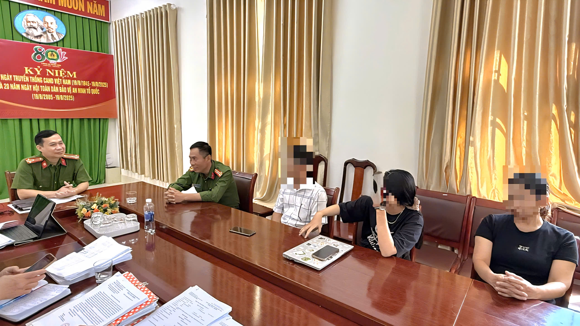 Cuộc đấu tranh t&acirc;m tr&iacute; của nữ sinh vi&ecirc;n Đắk Lắk bị bắt c&oacute;c online Tại TP HCM - Ảnh 4.