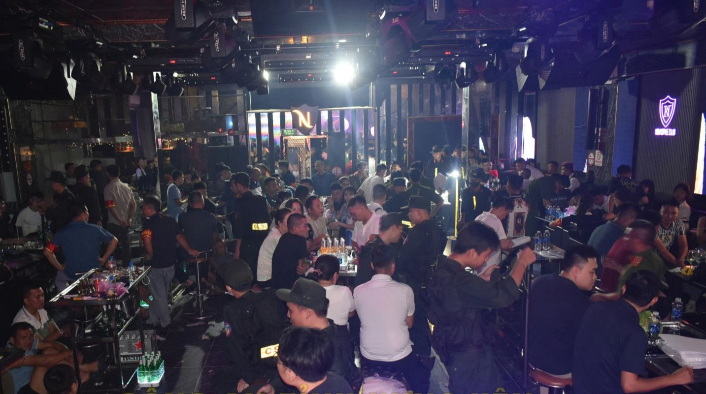 Đột k&iacute;ch New Style Club , 40 đối tượng dương t&iacute;nh ma t&uacute;y bị khởi tố - Ảnh 1.