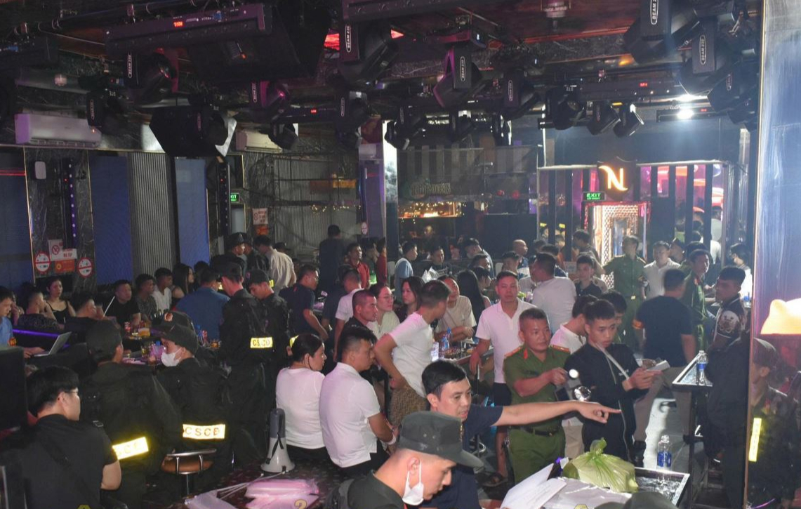 Đột k&iacute;ch New Style Club , 40 đối tượng dương t&iacute;nh ma t&uacute;y bị khởi tố - Ảnh 2.