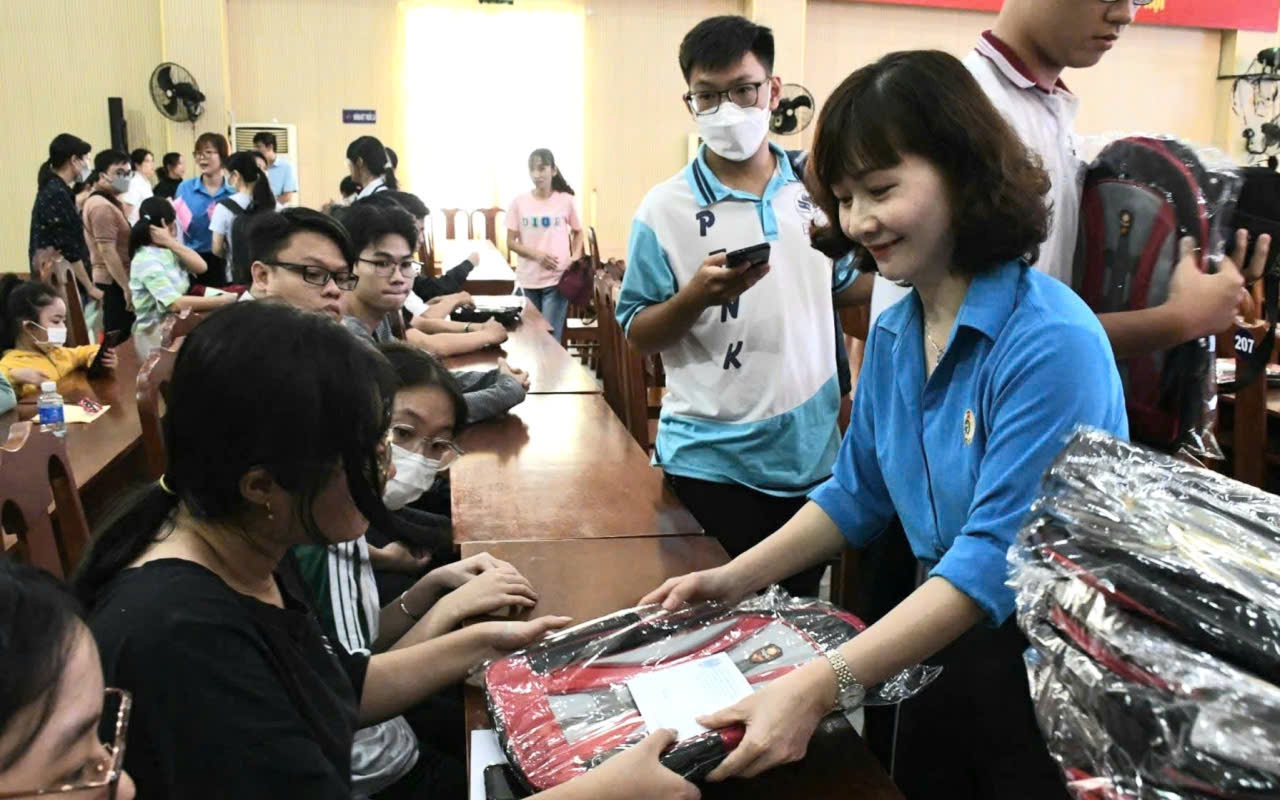 K&eacute;o d&agrave;i thời gian giải quyết chế độ nghỉ việc cho lao động ngo&agrave;i bi&ecirc;n chế - Ảnh 2.