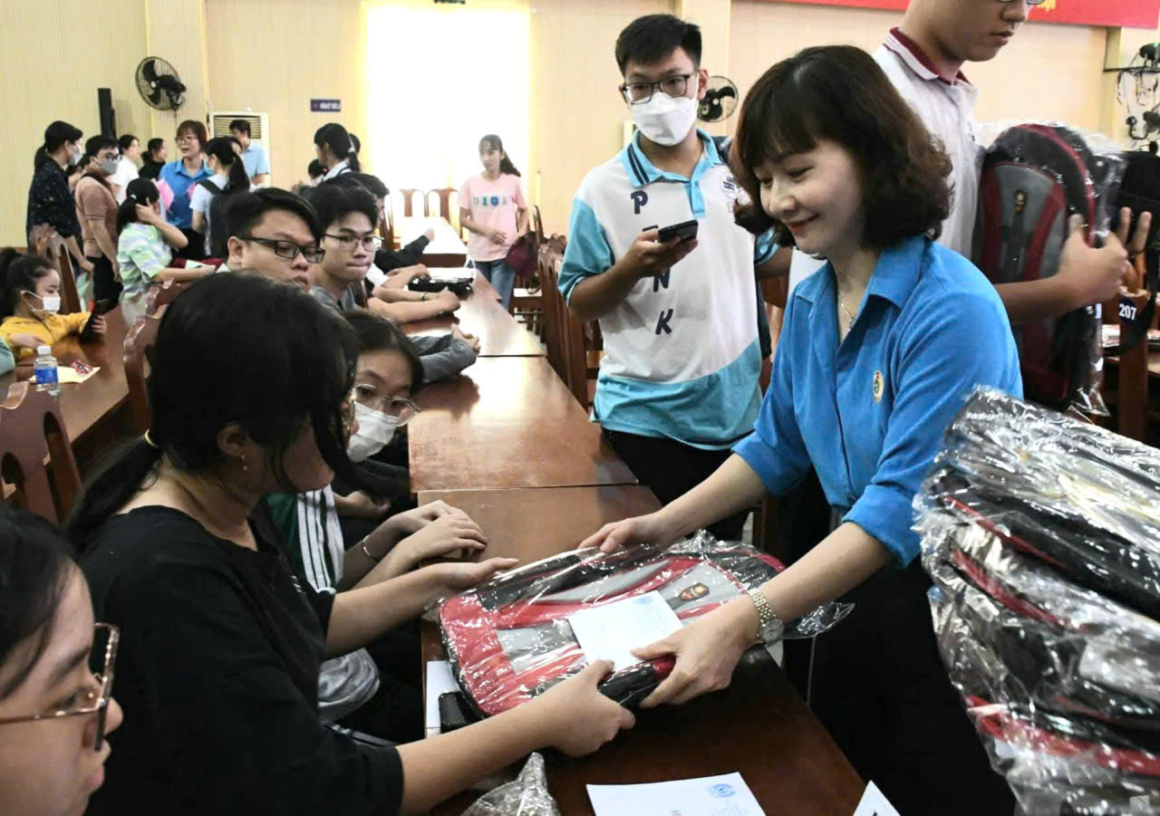 Ho&agrave;n th&agrave;nh chi trả chế độ cho c&aacute;n bộ C&ocirc;ng đo&agrave;n chuy&ecirc;n tr&aacute;ch nghỉ việc trước ng&agrave;y 10-10 - Ảnh 1.