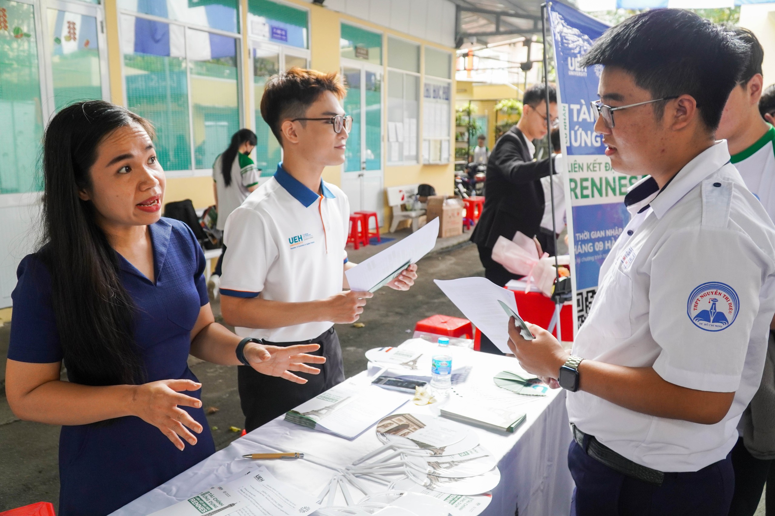 Hướng nghiệp thời đại mới: chuy&ecirc;n gia bật m&iacute; c&aacute;ch chọn nghề ph&ugrave; hợp bằng AI  - Ảnh 1.