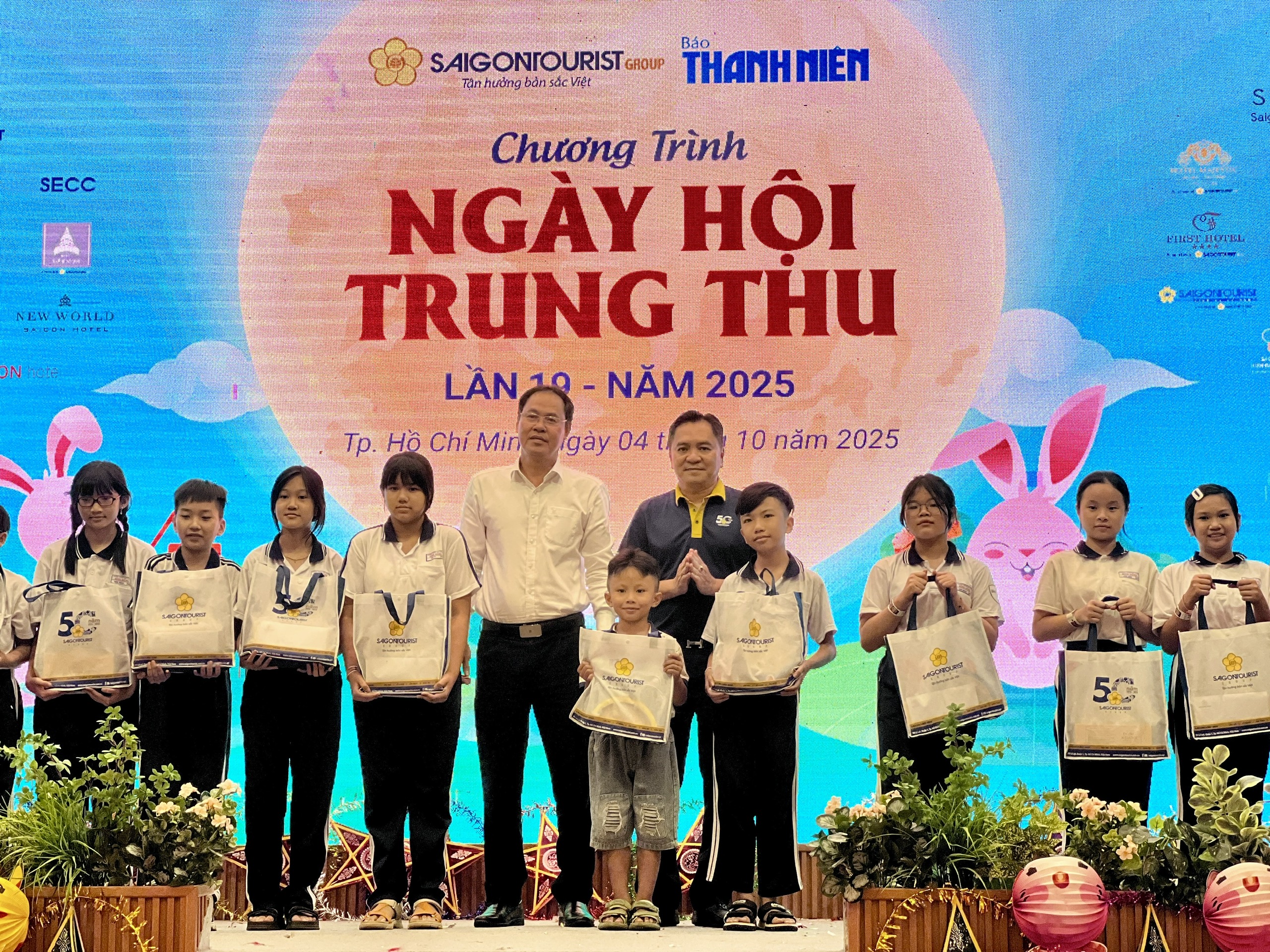 Ngày hội Trung thu cho trẻ em khó khăn tại TP HCM mang ý nghĩa kinh tế sâu sắc - Ảnh 2.