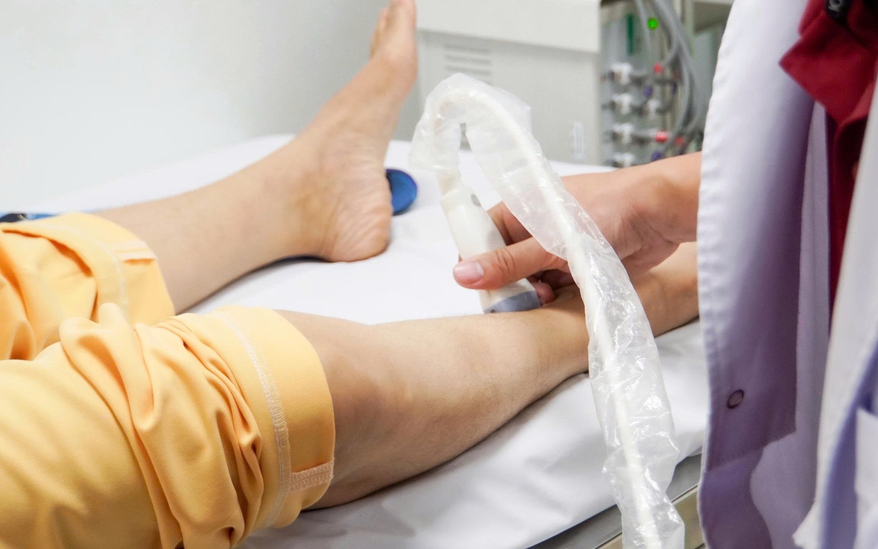 Làm sao biết bị suy giãn tĩnh mạch, chữa trị thế nào?