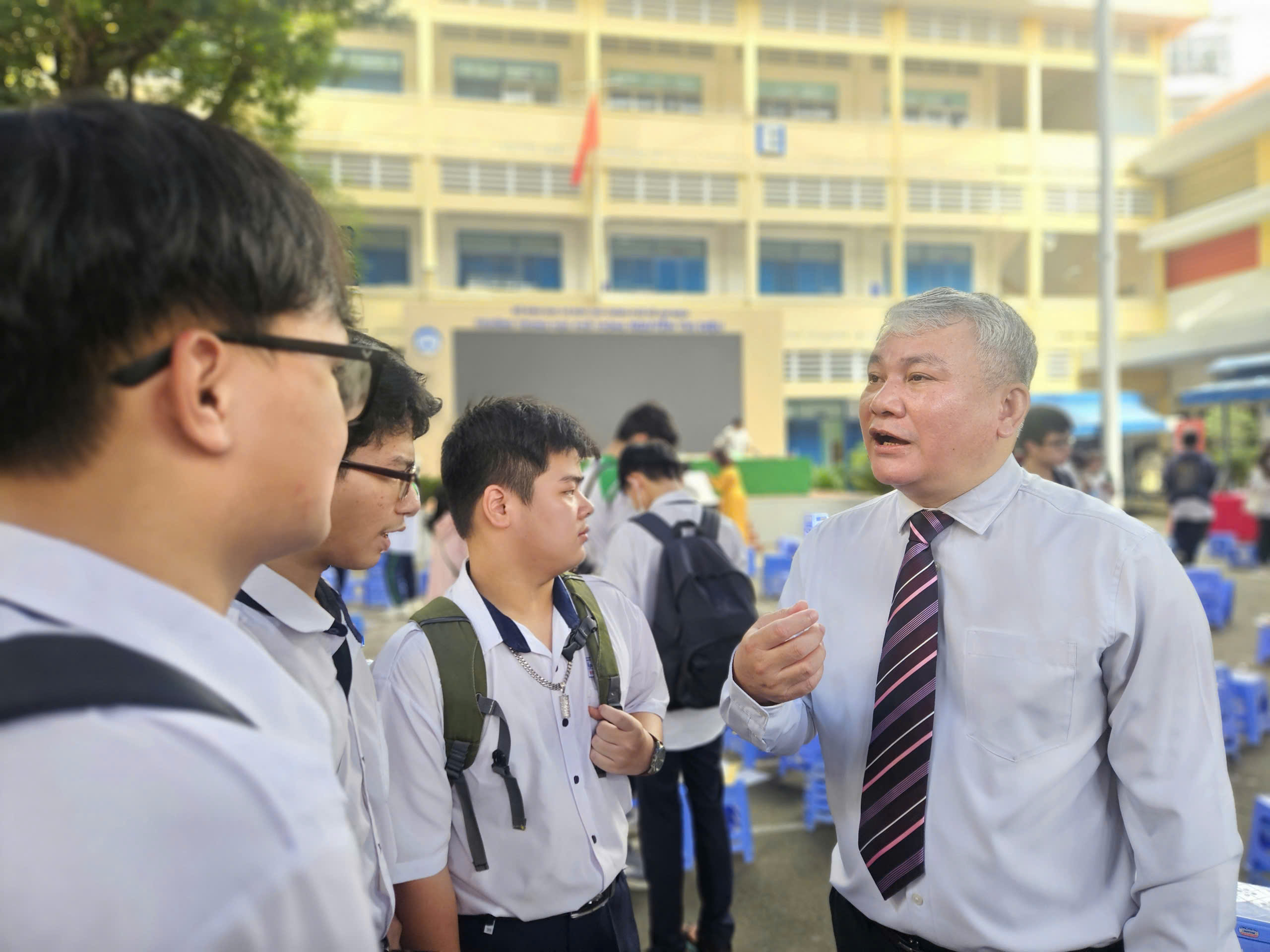 Hướng nghiệp thời đại mới: chuy&ecirc;n gia bật m&iacute; c&aacute;ch chọn nghề ph&ugrave; hợp bằng AI  - Ảnh 8.
