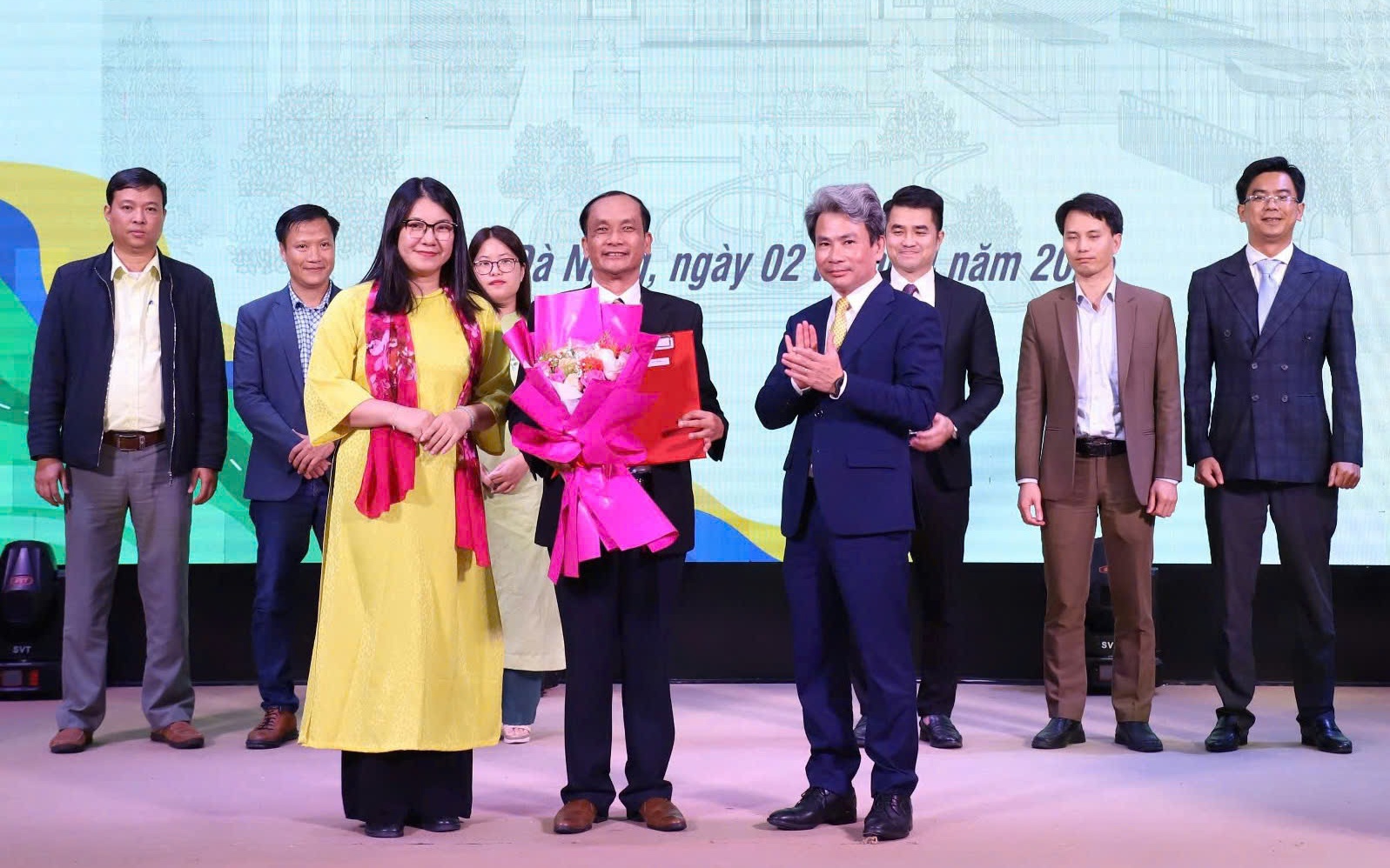Người thầy kính yêu: Vững tay chèo trên đại dương tri thức