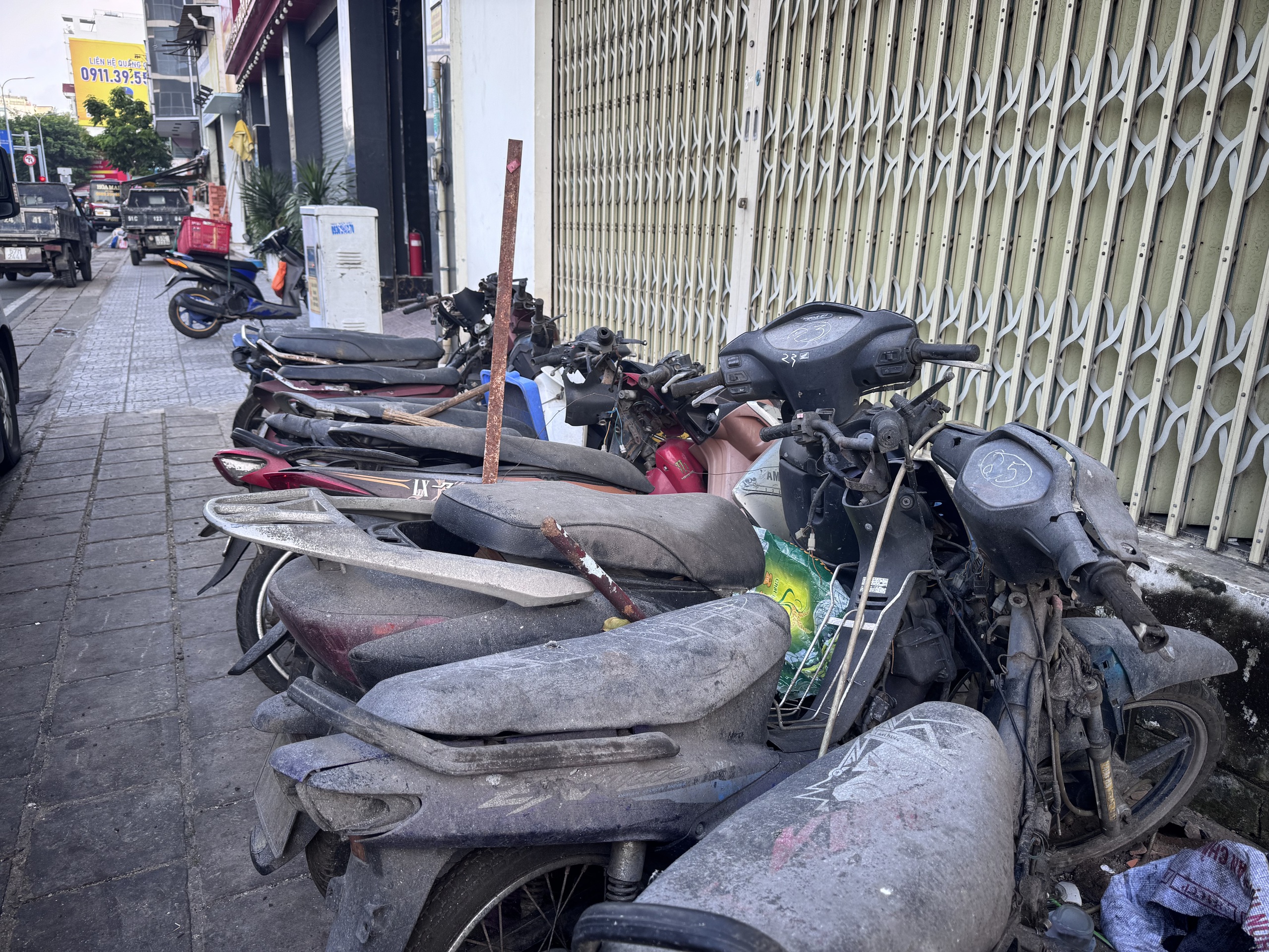 Kiểm soát ô nhiễm từ xe cũ: Thách thức và giải pháp kinh tế Tại việt nam - Ảnh 1.