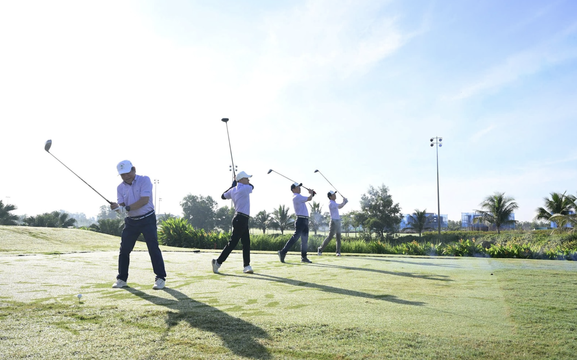 Giải golf Tạp chí Doanh Nhân Sài Gòn: 200 triệu đồng ươm mầm tài năng kinh doanh