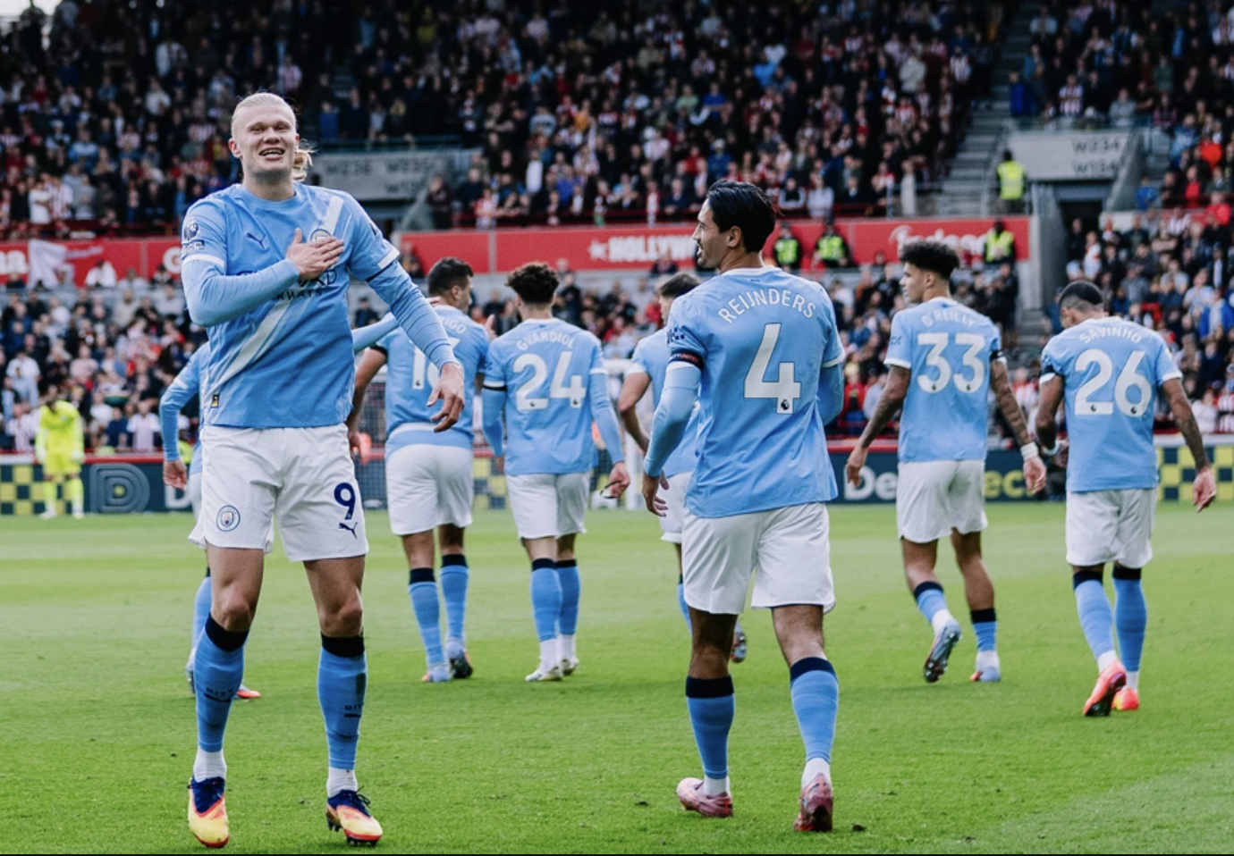 Man City hạ chủ nhà Brentford, Guardiola cán mốc 250 trận thắng Ngoại hạng Anh - Ảnh 2.