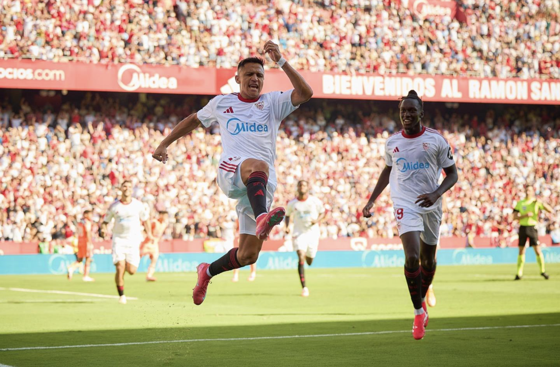 Barcelona thua tan t&aacute;c ở Sevilla, La Liga đổi ng&ocirc;i đầu ngoạn mục  - Ảnh 2.