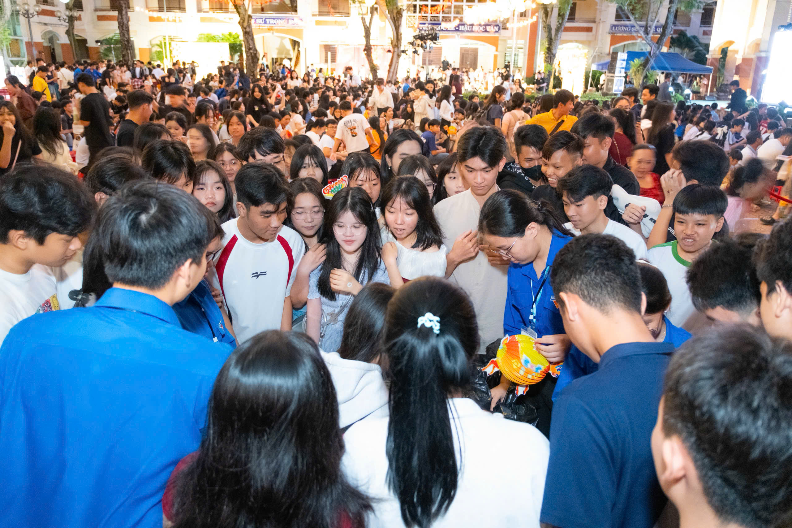 Huy Bụt Film chiếu phim "M&agrave;u Mang Th&iacute;t" thắp lại hồn nghề tại Vĩnh Long - Ảnh 5.