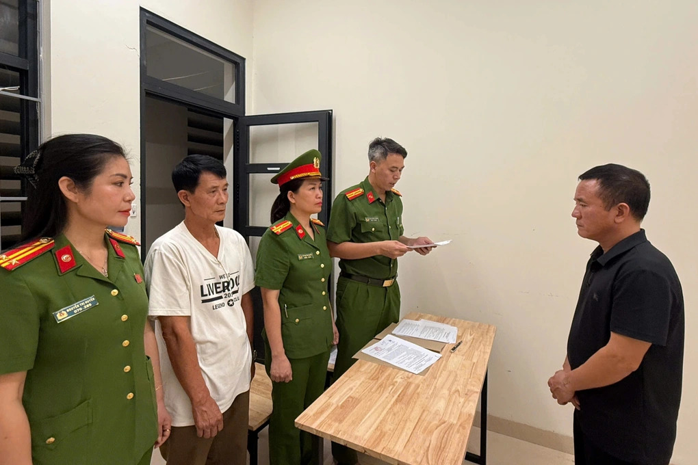 Bắt giữ 2 bố con Giám đốc Công ty Tân Thuận Phong vì vi phạm xử lý rác thải - Ảnh 1.