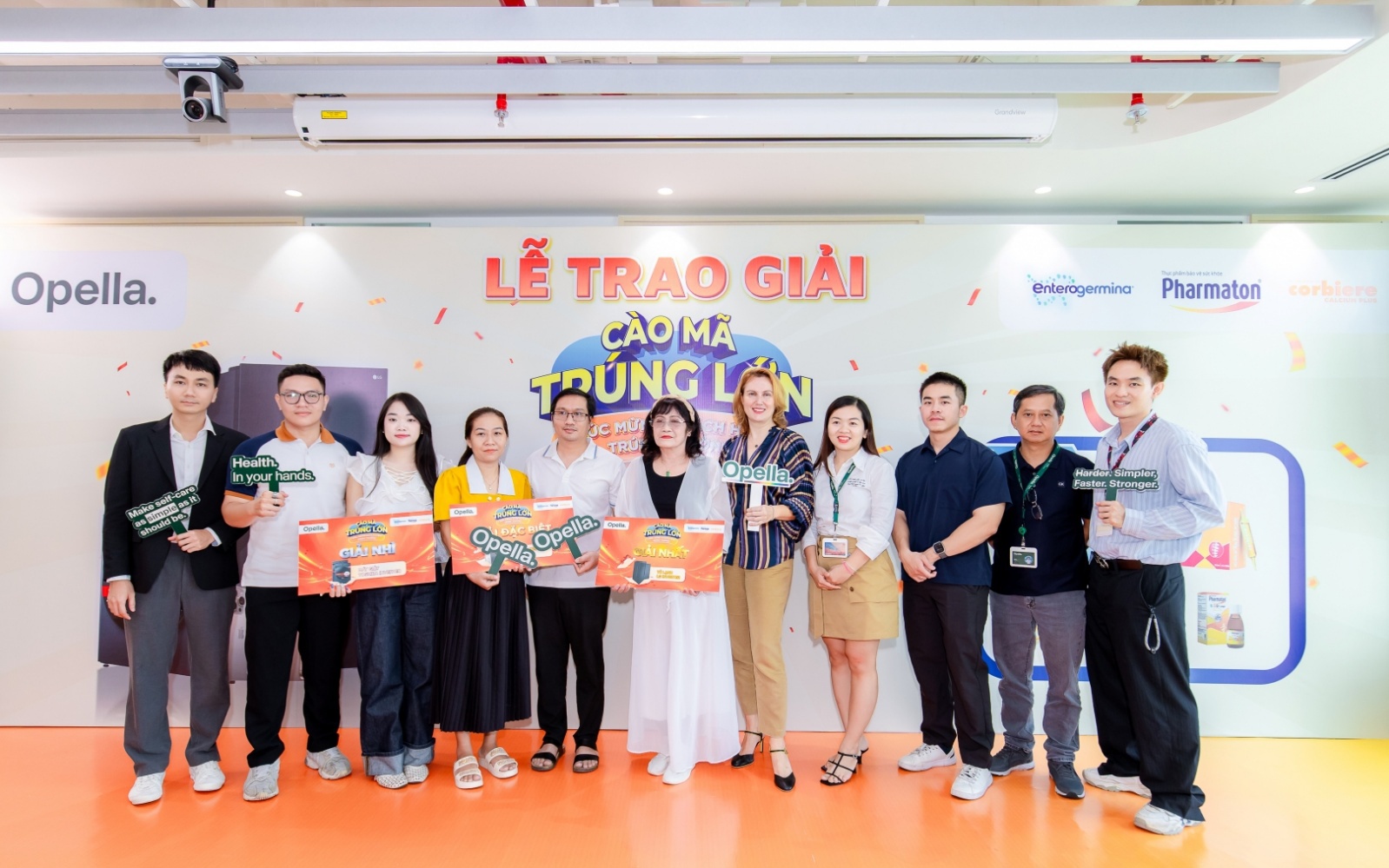 Opella Việt Nam trao giải chương trình “Cào mã trúng lớn – trúng quà cùng Opella”