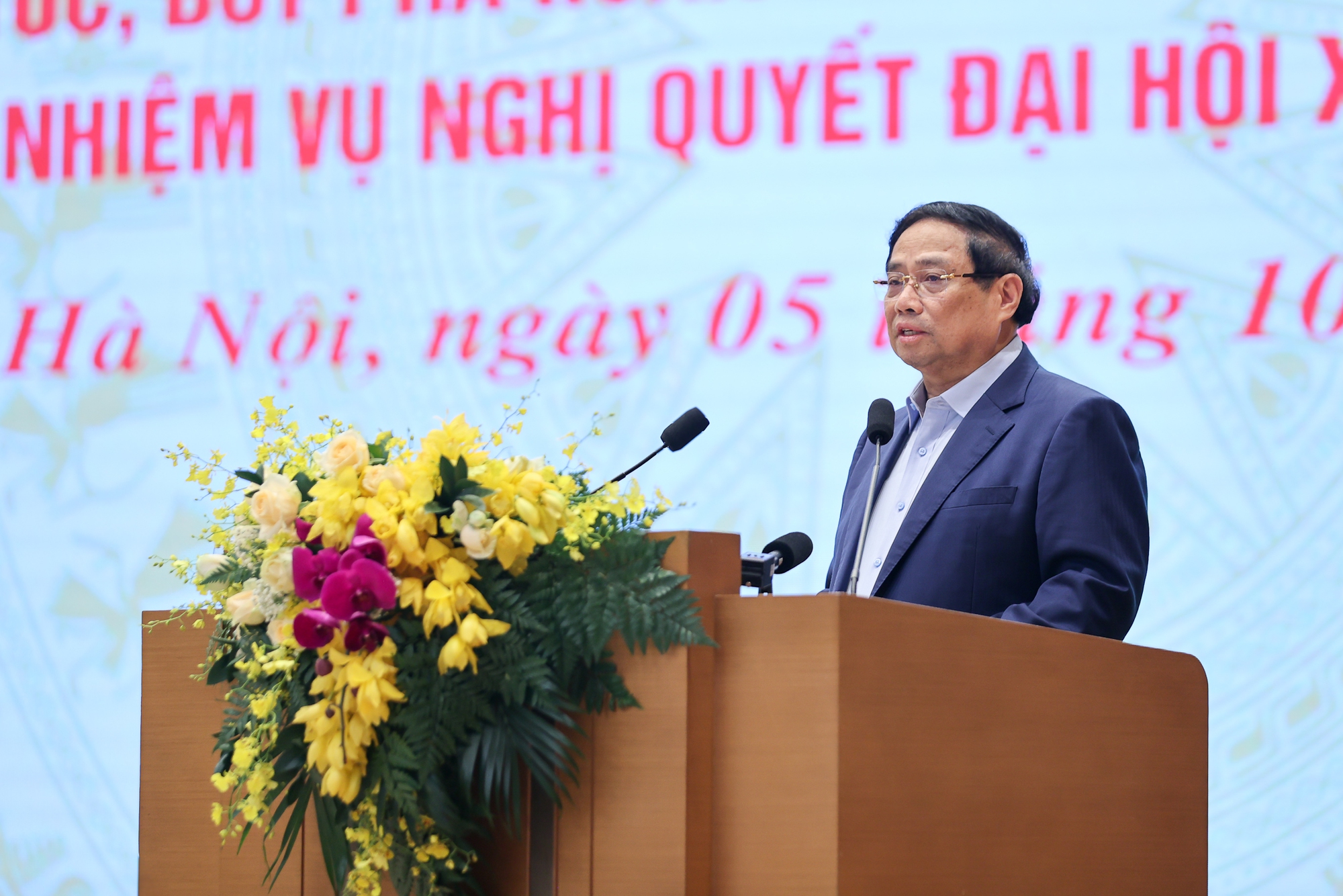 Thủ tướng ph&aacute;t động đợt thi đua cao điểm lập th&agrave;nh t&iacute;ch ch&agrave;o mừng Đại hội XIV của Đảng - Ảnh 1.