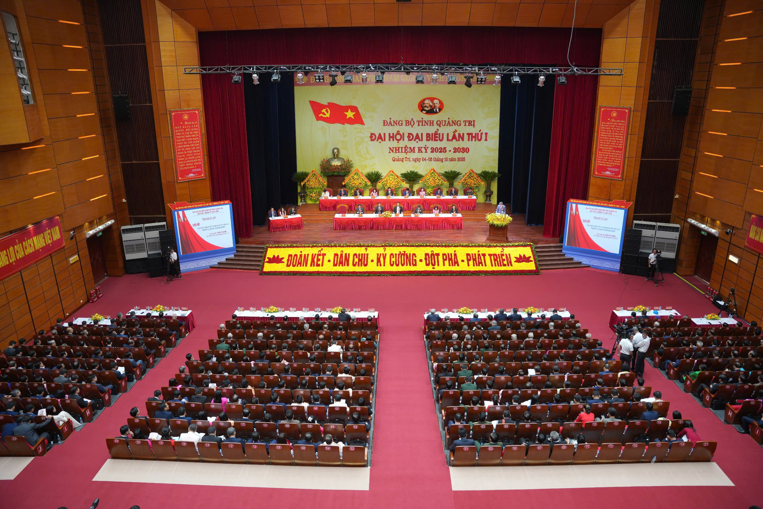Bộ Ch&iacute;nh trị chỉ định &ocirc;ng L&ecirc; Ngọc Quang l&agrave;m B&iacute; thư Tỉnh ủy Quảng Trị nhiệm kỳ 2025 - 2030 - Ảnh 4.
