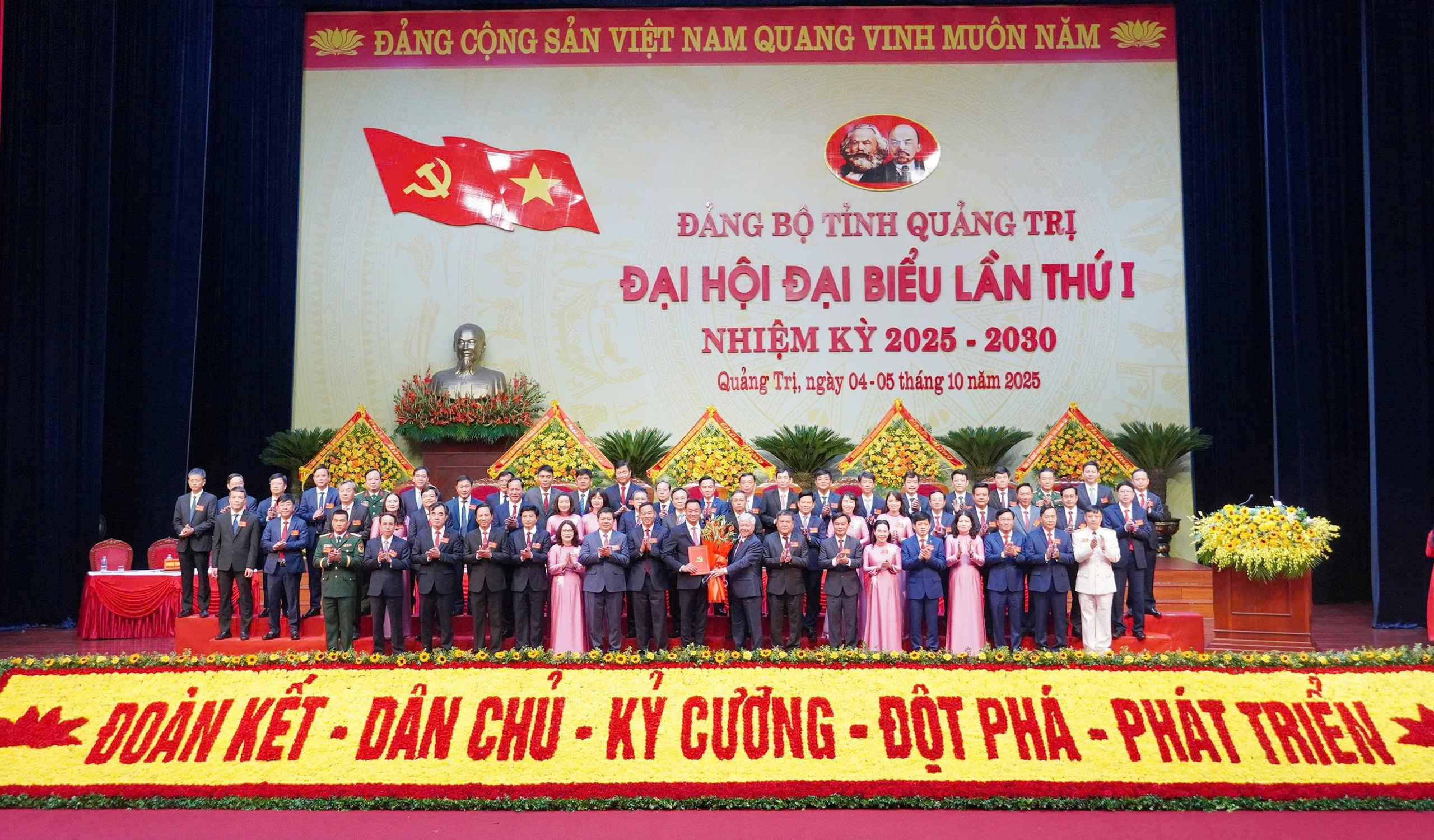 Bộ Ch&iacute;nh trị chỉ định &ocirc;ng L&ecirc; Ngọc Quang l&agrave;m B&iacute; thư Tỉnh ủy Quảng Trị - Ảnh 3.