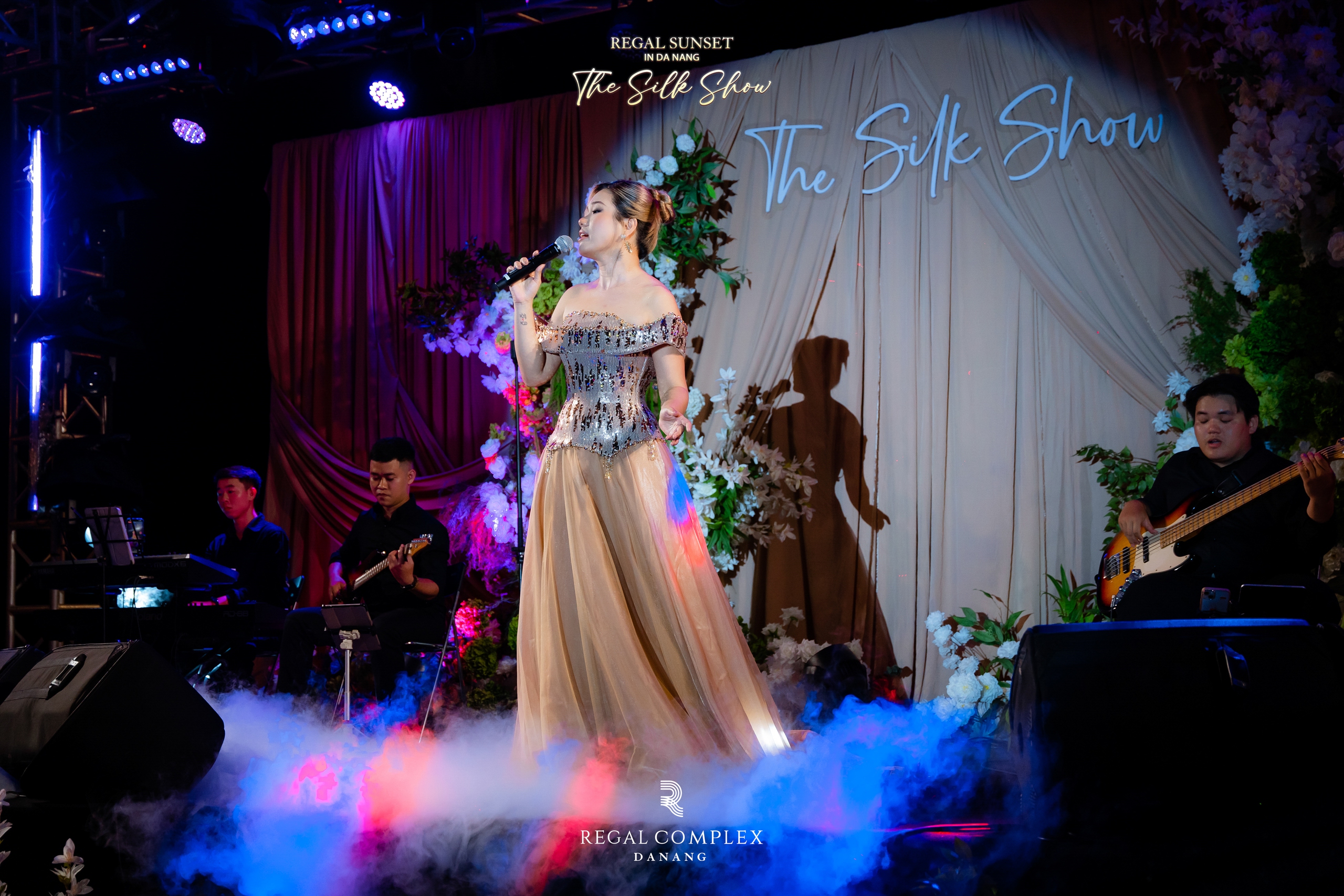 Regal Sunset in Da Nang - The Silk Show: Điểm hẹn thưởng l&atilde;m nghệ thuật cuối tuần d&agrave;nh cho giới tinh hoa - Ảnh 1.