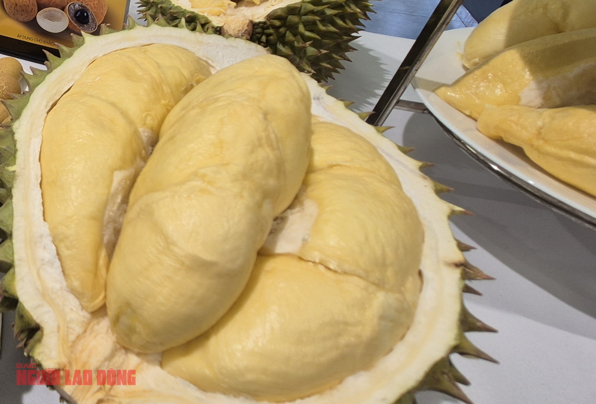Gi&aacute; sầu ri&ecirc;ng h&ocirc;m nay 6 - 10: Tăng vọt do cung kh&ocirc;ng đủ cầu - Ảnh 2.