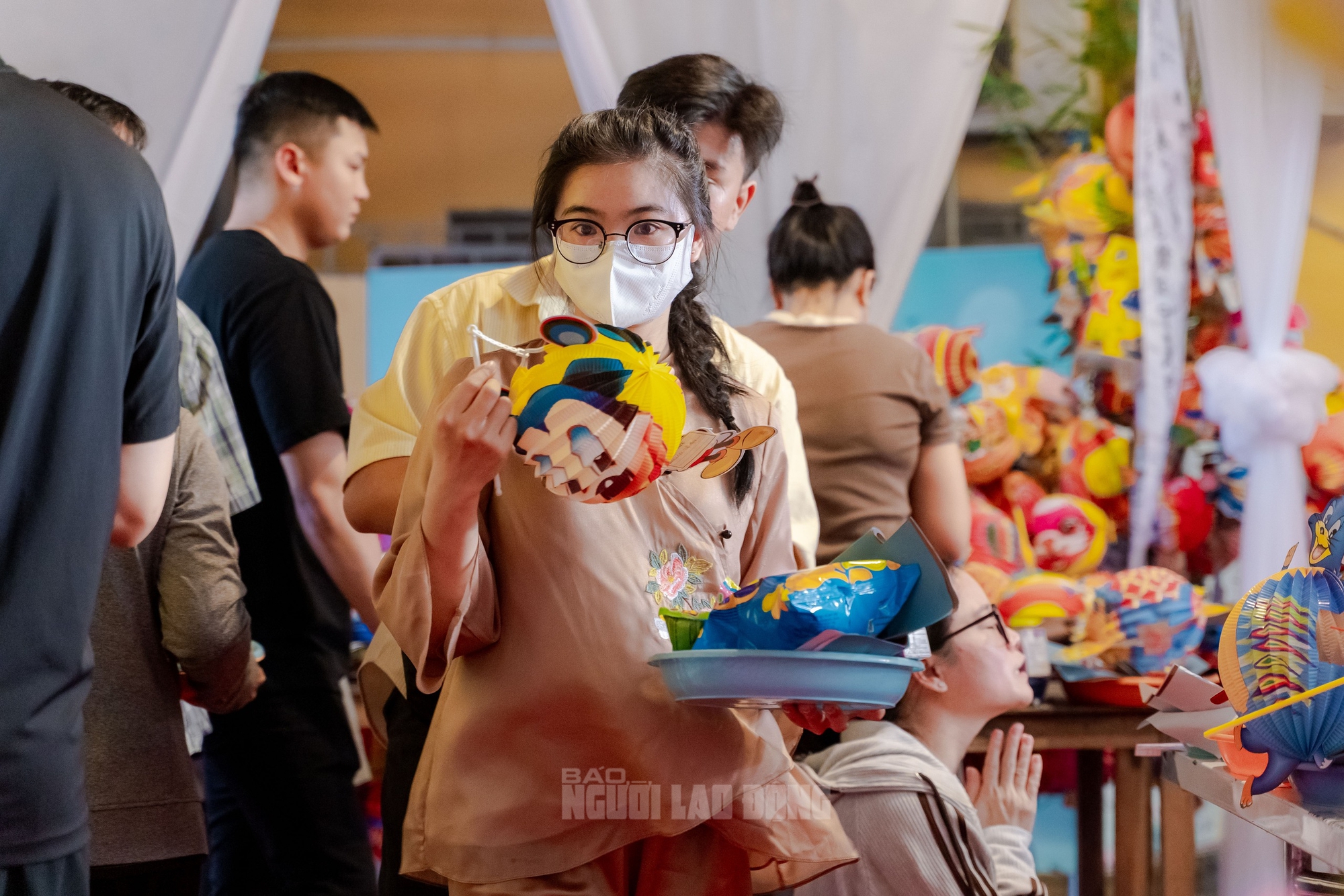 VIDEO: Ng&ocirc;i ch&ugrave;a đặc biệt l&agrave;m tết Trung thu cho những hương linh b&eacute; bỏng tại TP HCM - Ảnh 22.