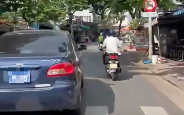 Xử phạt tài xế ô tô biển xanh đi vào đường cấm ở TP HCM 
