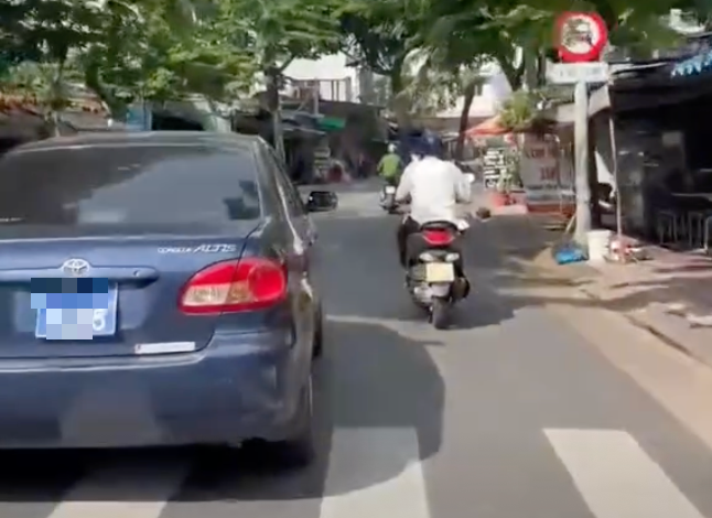 &Ocirc; t&ocirc; biển xanh đi v&agrave;o đường cấm ở TP HCM bị CSGT t&igrave;m ra - Ảnh 1.