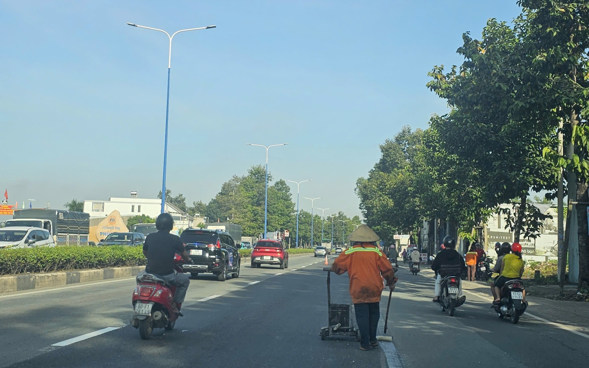 Đường Mỹ Phước - Tân Vạn được dặm vá sau phản ánh của người dân