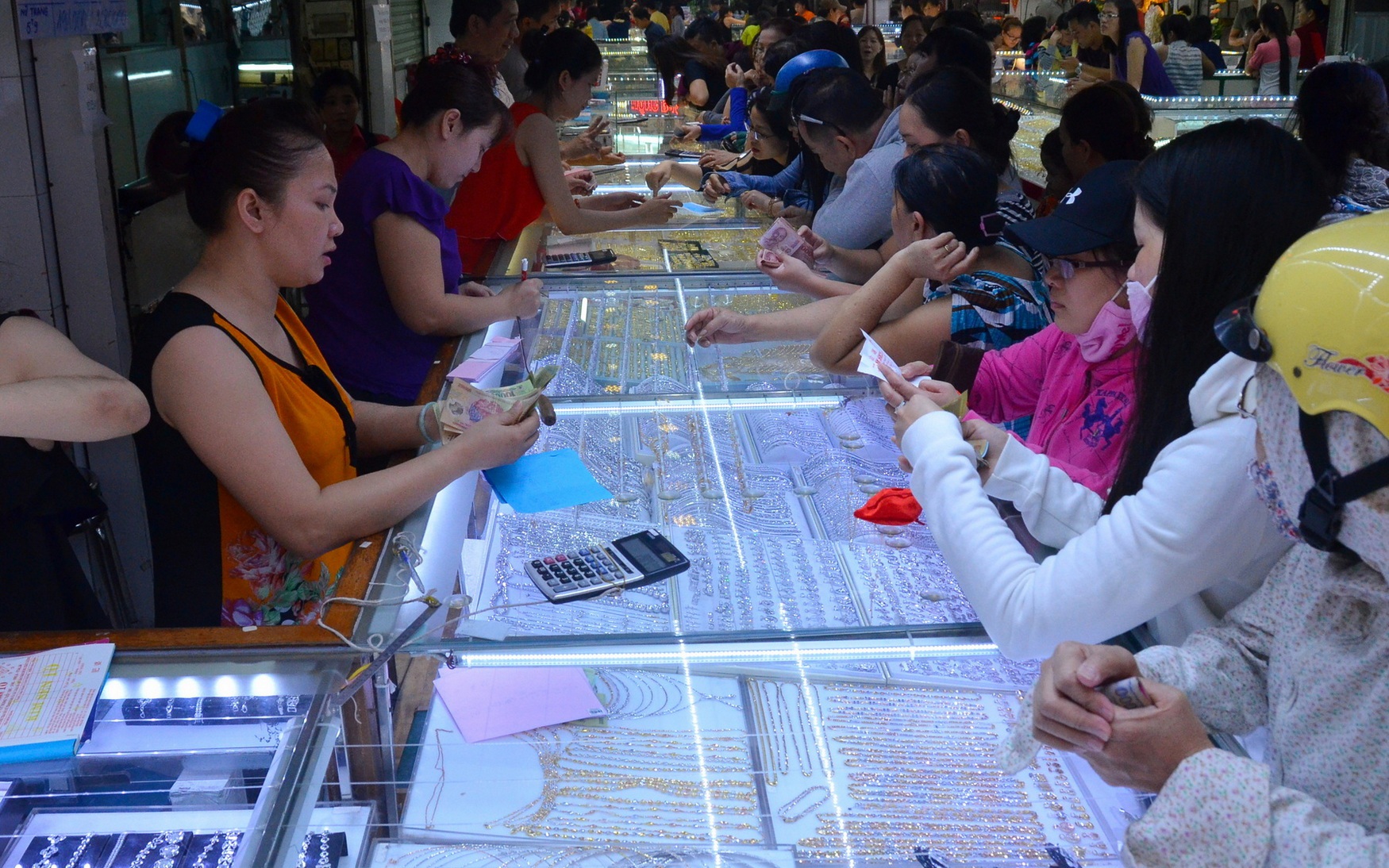 Giá vàng hôm nay, 7-10: Tiếp tục bật tăng mạnh