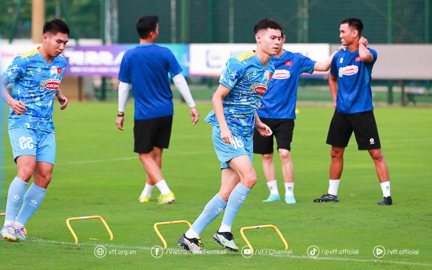U23 Việt Nam thi đấu ki&ecirc;n cường - Ảnh 1.
