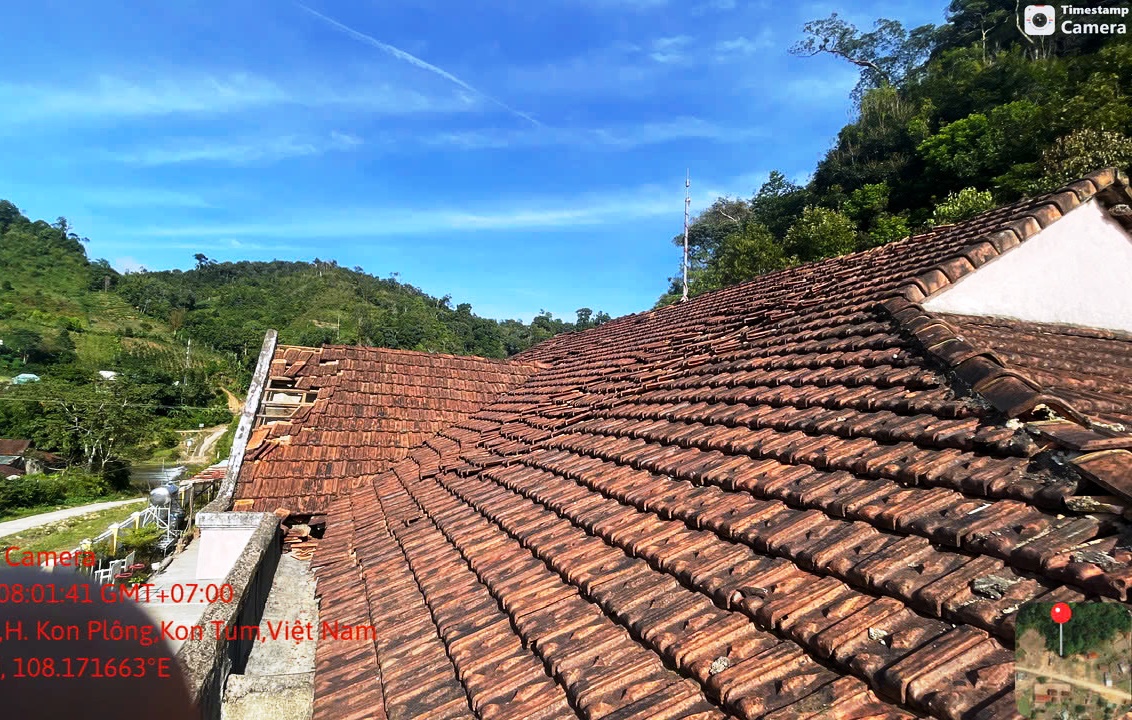 Nhiều nh&agrave; cửa, trường học sập m&aacute;i, tường nứt to&aacute;t sau động đất - Ảnh 5.