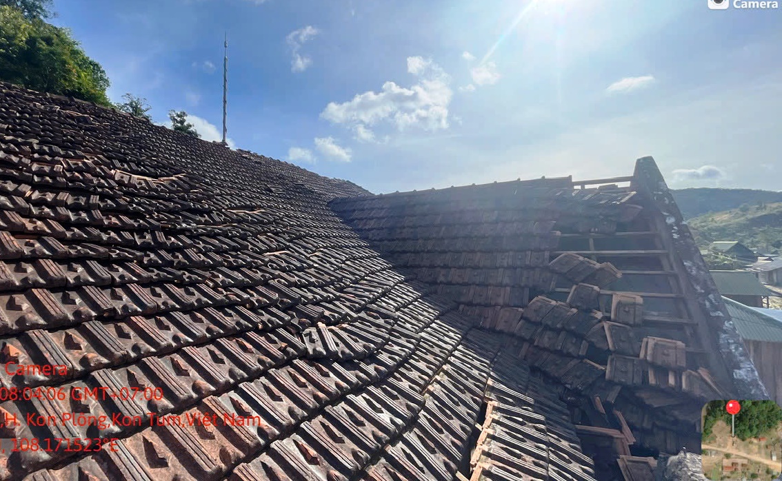 Nhiều nh&agrave; cửa, trường học sập m&aacute;i, tường nứt to&aacute;t sau động đất - Ảnh 7.