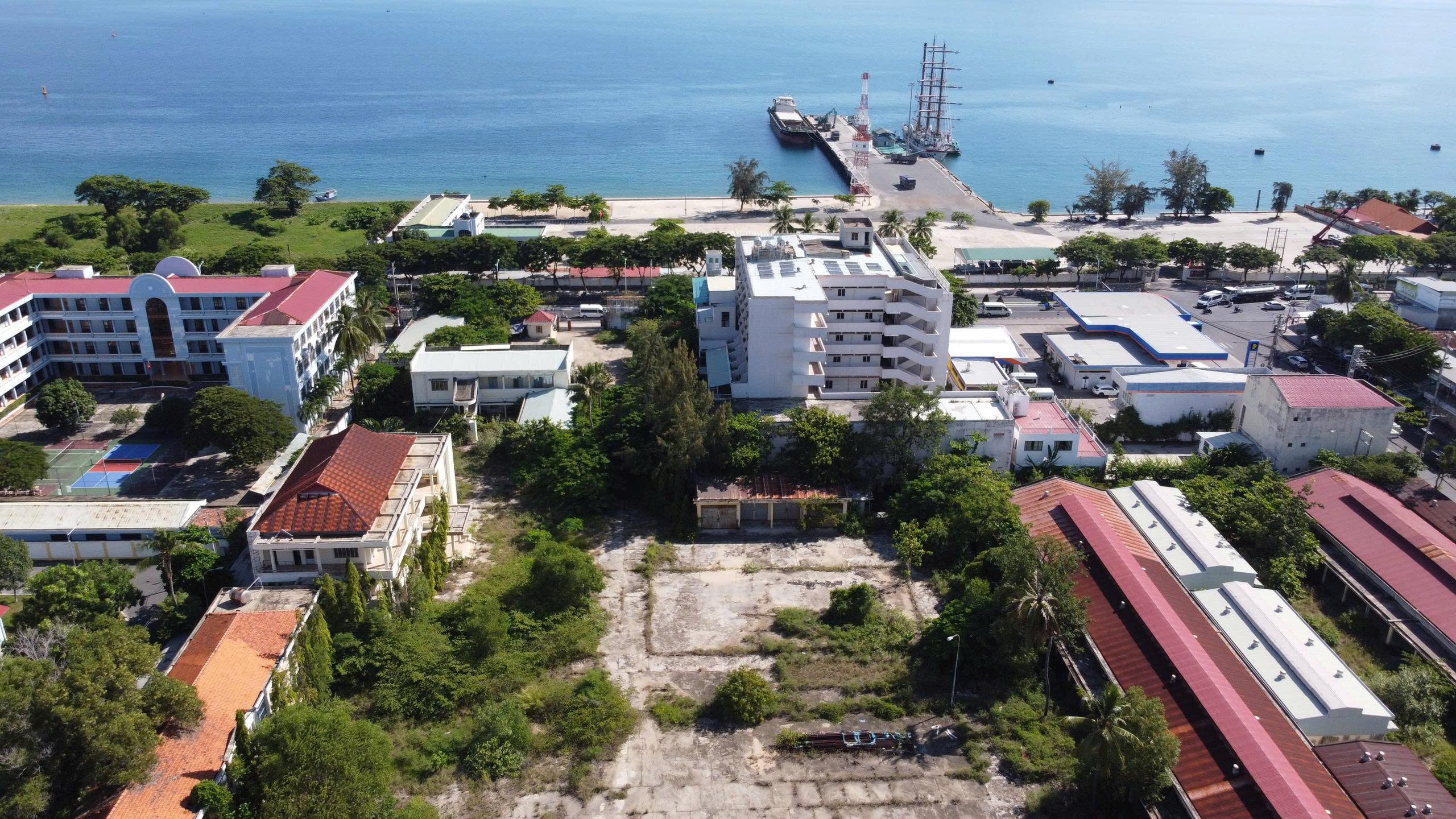 Số phận loạt dự án "đất vàng" ven biển Nha Trang - Ảnh 2.