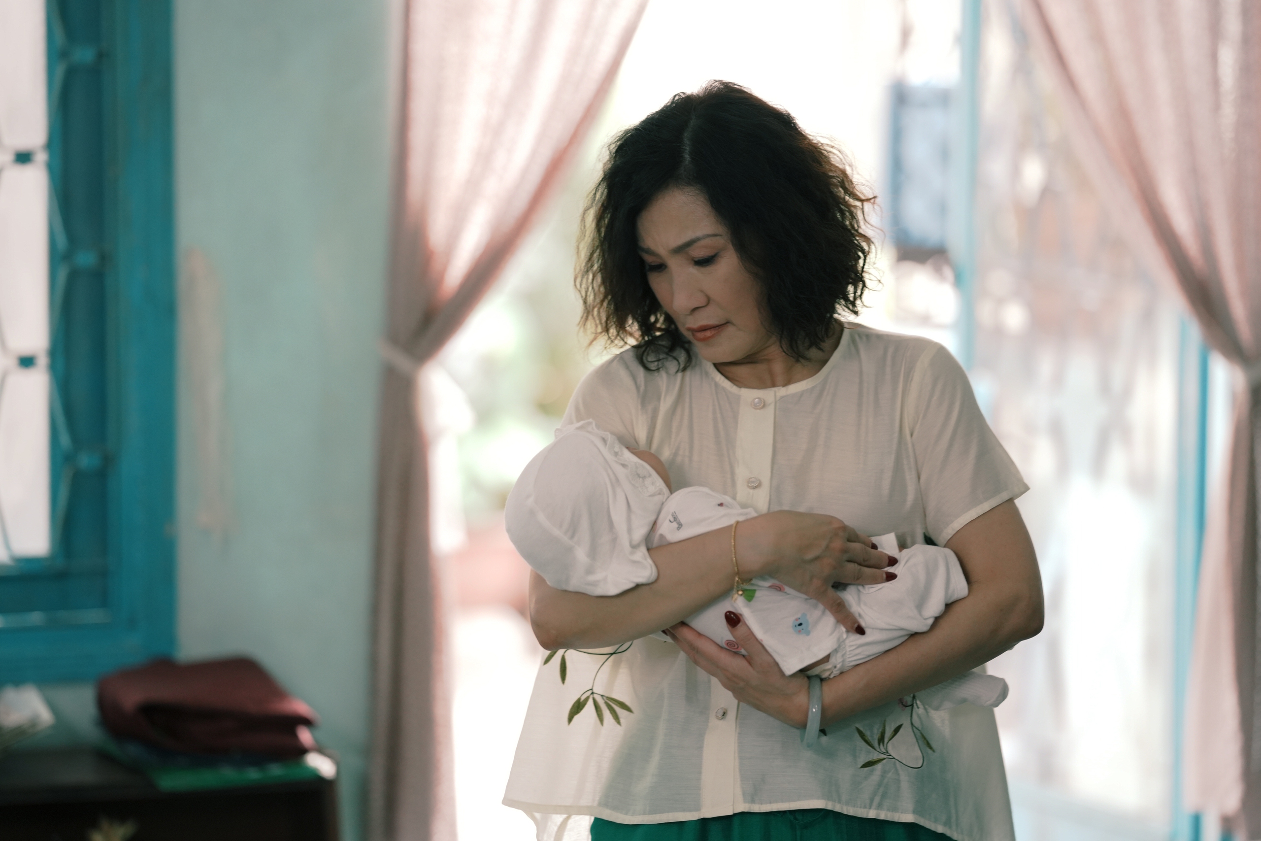 Nghệ sĩ Hồng Đào sẽ không thay con nuôi cháu - Ảnh 1.