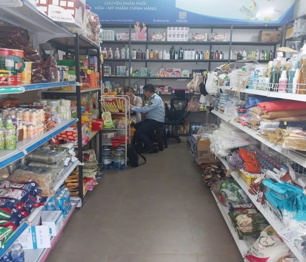 Li&ecirc;n tiếp ph&aacute;t hiện h&agrave;ng nhập lậu &ldquo;đội lốt&rdquo; đường Th&aacute;i Lan ở Đ&agrave; Nẵng - Ảnh 2.
