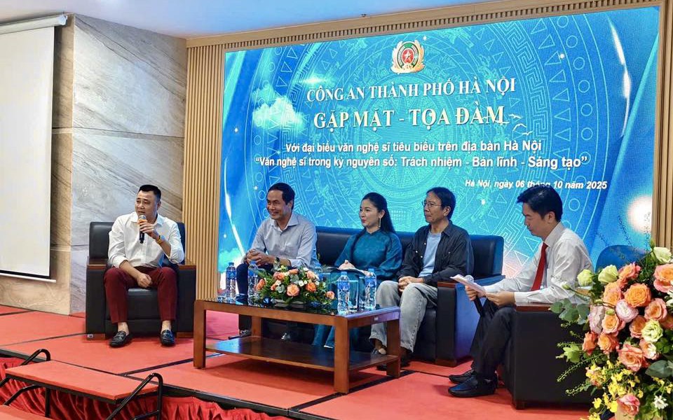 Công an Hà Nội gặp gỡ văn nghệ sĩ tiêu biểu Thủ đô