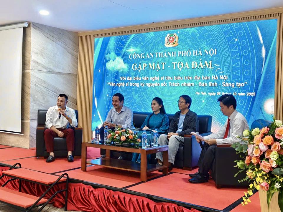 Công an Hà Nội gặp gỡ văn nghệ sĩ tiêu biểu Thủ đô - Ảnh 2.