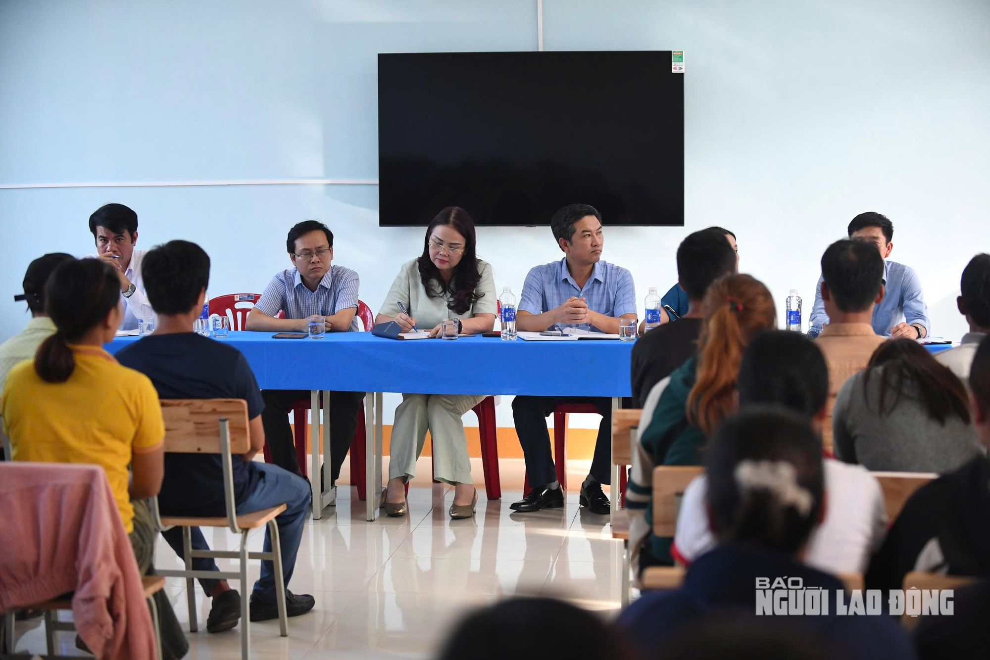 Phụ huynh lo lắng về nữ hiệu ph&oacute; Đỗ Thị Hồng Huế sau vụ ngộ độc thực phẩm - Ảnh 1.